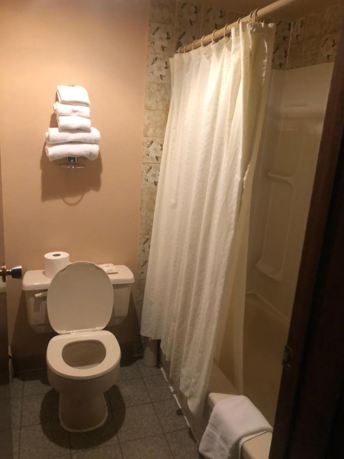 Parkwood Motor Inn Sundre Dış mekan fotoğraf