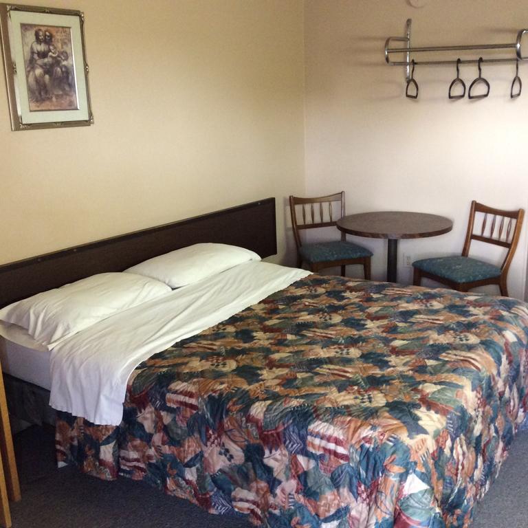 Parkwood Motor Inn Sundre Dış mekan fotoğraf