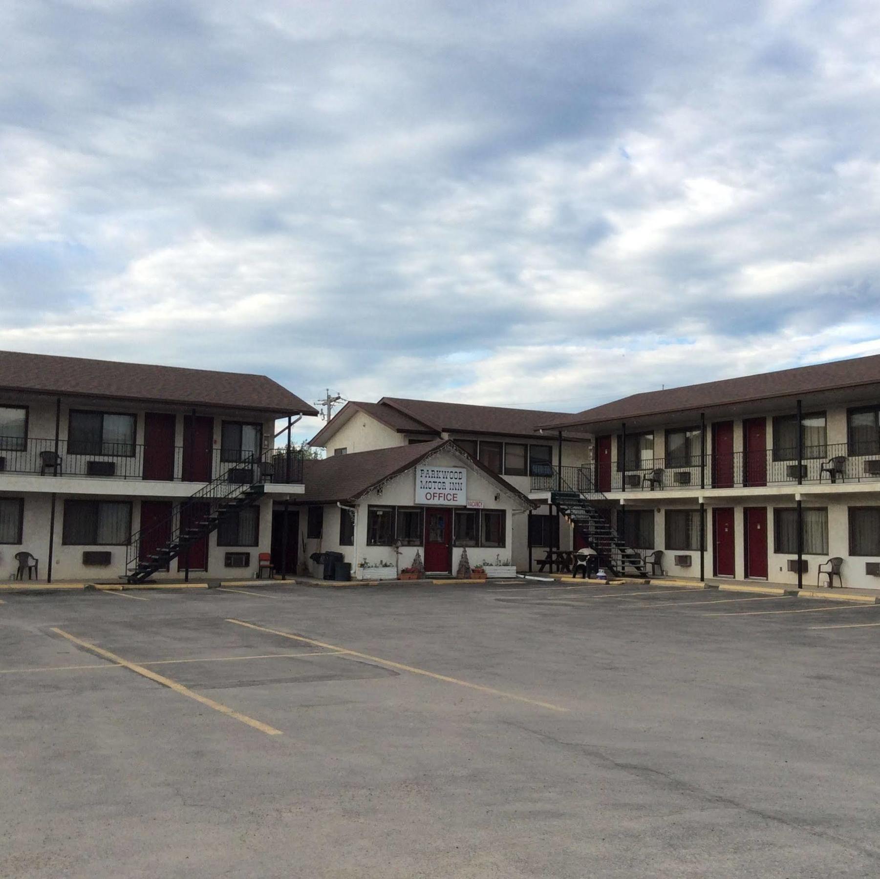 Parkwood Motor Inn Sundre Dış mekan fotoğraf