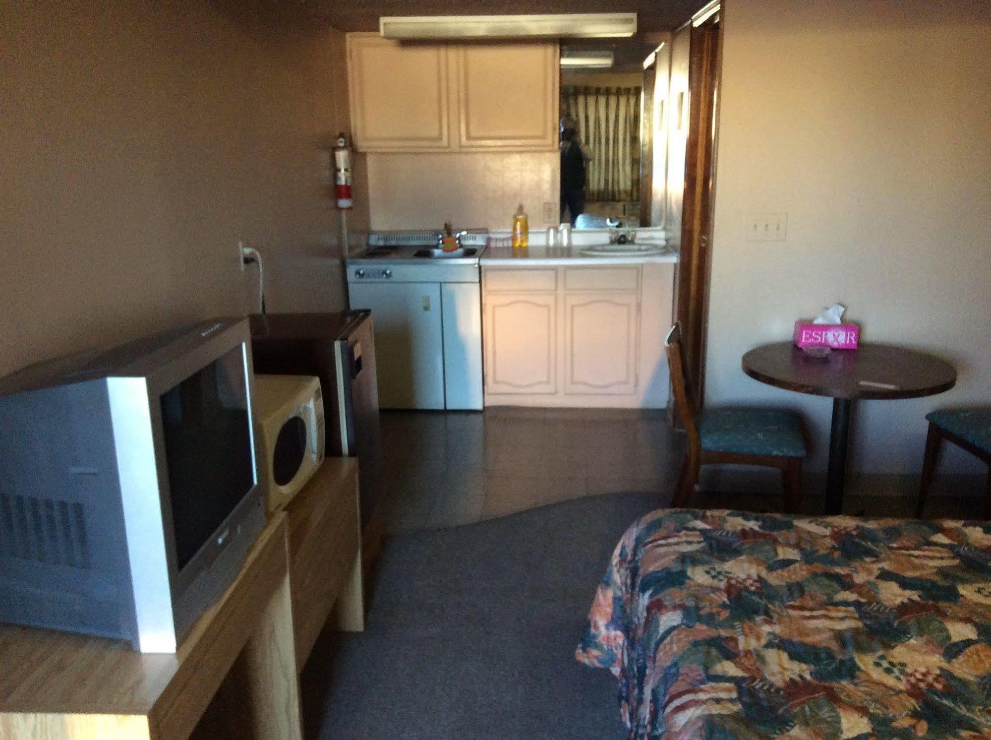 Parkwood Motor Inn Sundre Dış mekan fotoğraf