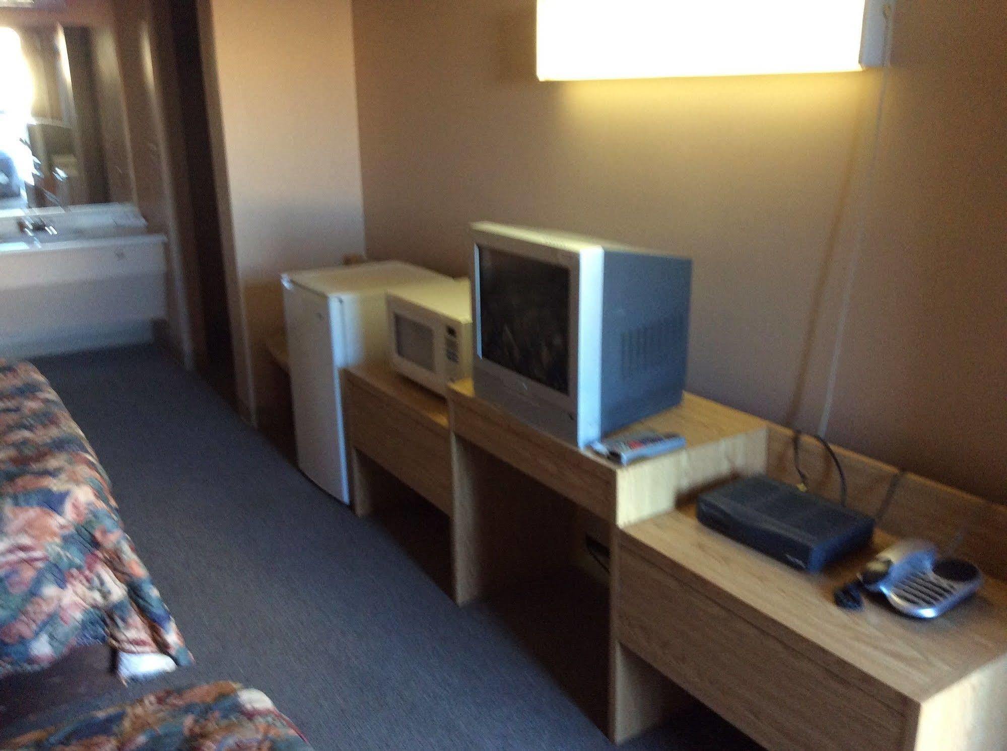 Parkwood Motor Inn Sundre Dış mekan fotoğraf